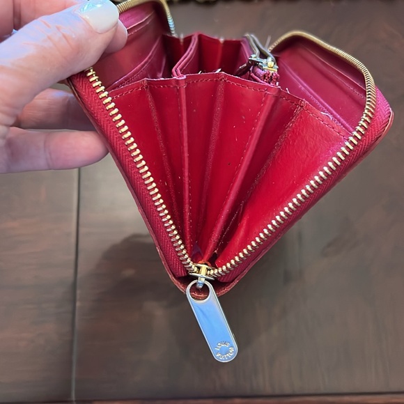 Red Vernis Zip Louis Vuitton Wallet - Picture 4 of 5